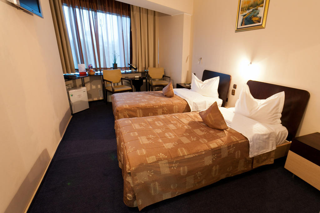 Hotel Dacia Rrt Bucarest Habitación foto